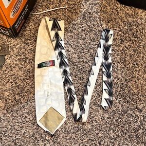 Ottimon Uomo Italian Silk White and Black Geometric Men's Tie